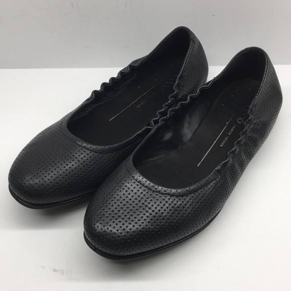 ecco black flats